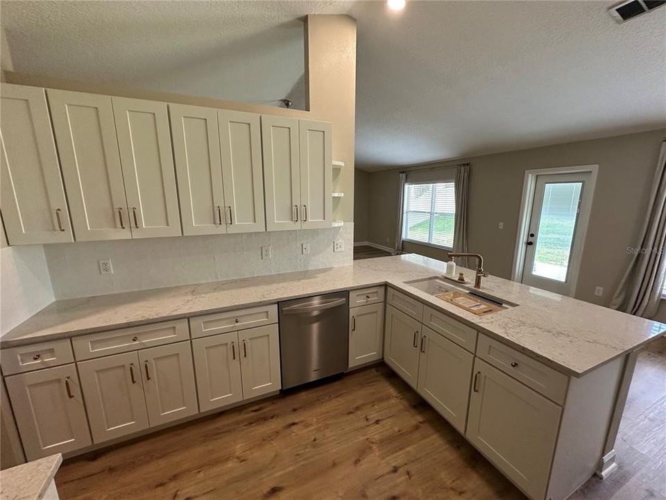 En Venta: $485,000 (3 camas, 2 baños, 2035 Pies cuadrados)