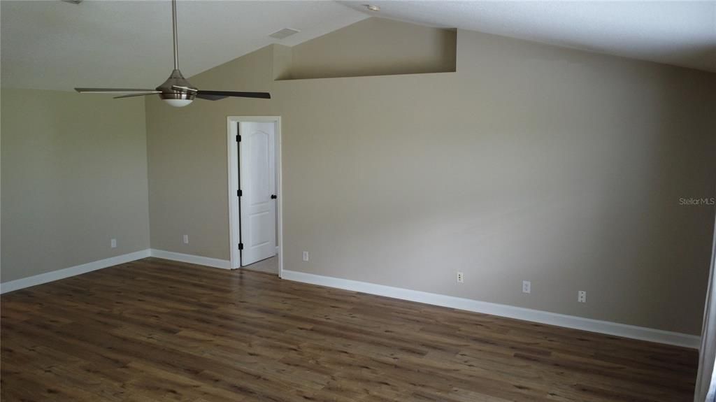 En Venta: $485,000 (3 camas, 2 baños, 2035 Pies cuadrados)