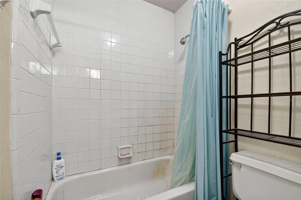 Active With Contract: $239,900 (4 beds, 3 baths, 2149 Square Feet)