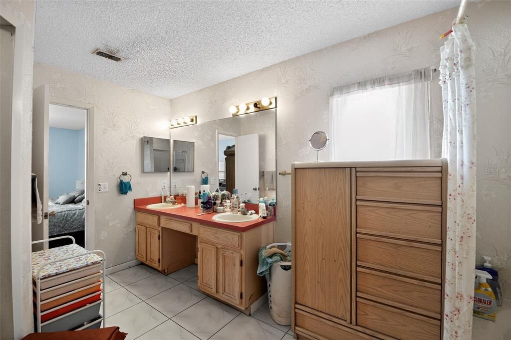 Active With Contract: $239,900 (4 beds, 3 baths, 2149 Square Feet)