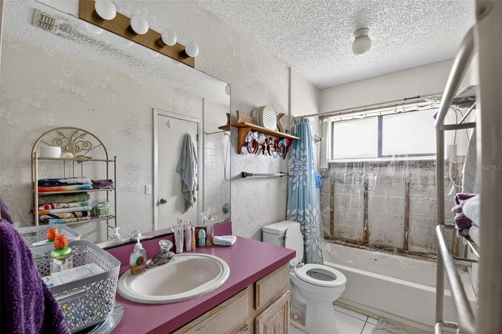 Active With Contract: $239,900 (4 beds, 3 baths, 2149 Square Feet)