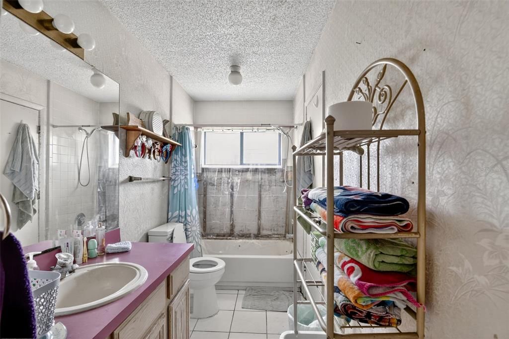 Active With Contract: $239,900 (4 beds, 3 baths, 2149 Square Feet)