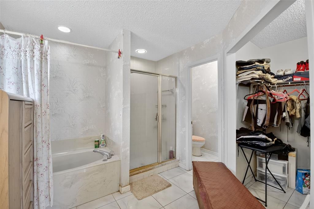 Active With Contract: $239,900 (4 beds, 3 baths, 2149 Square Feet)