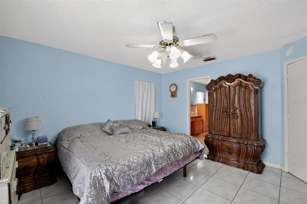 Active With Contract: $239,900 (4 beds, 3 baths, 2149 Square Feet)