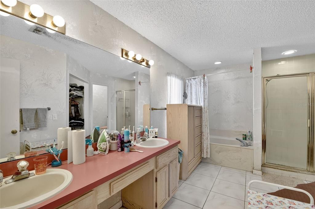 Active With Contract: $239,900 (4 beds, 3 baths, 2149 Square Feet)