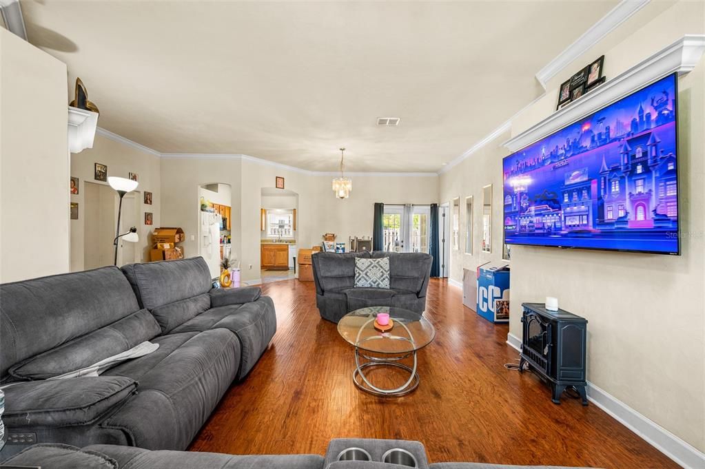 For Sale: $349,000 (3 beds, 2 baths, 1760 Square Feet)