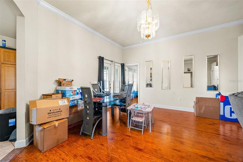 For Sale: $349,000 (3 beds, 2 baths, 1760 Square Feet)