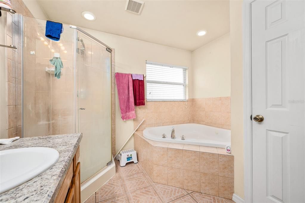 For Sale: $349,000 (3 beds, 2 baths, 1760 Square Feet)