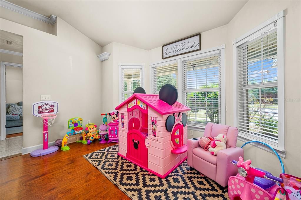 For Sale: $349,000 (3 beds, 2 baths, 1760 Square Feet)