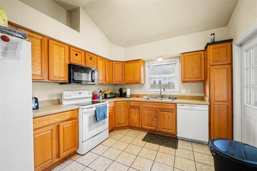For Sale: $349,000 (3 beds, 2 baths, 1760 Square Feet)