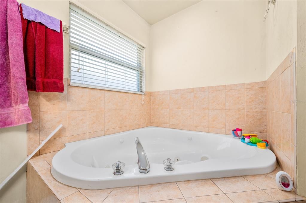 For Sale: $349,000 (3 beds, 2 baths, 1760 Square Feet)