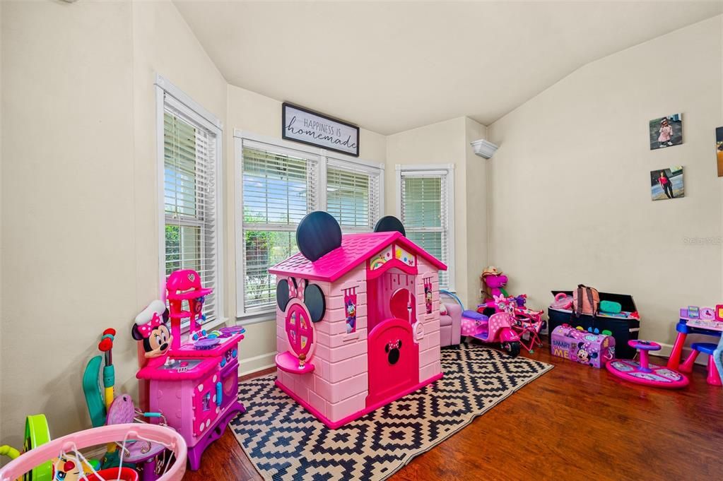 For Sale: $349,000 (3 beds, 2 baths, 1760 Square Feet)