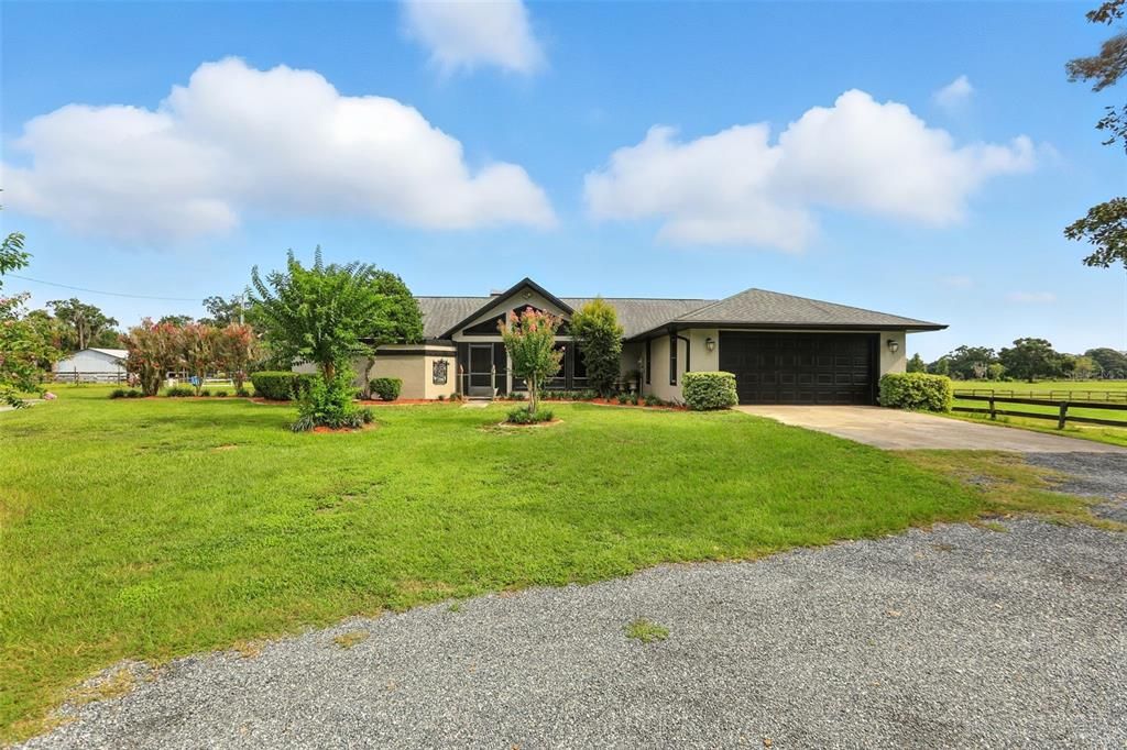 Recently Sold: $1,150,000 (3 beds, 2 baths, 1946 Square Feet)