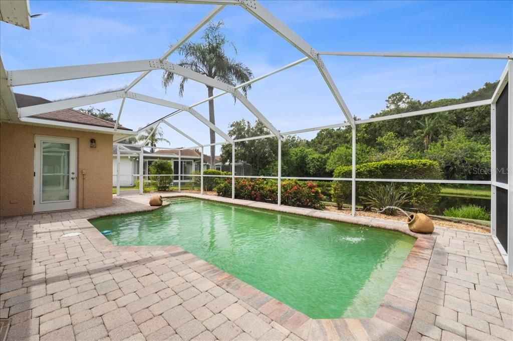 Под контрактом: $499,900 (3 спален, 2 ванн, 1753 Квадратных фут)