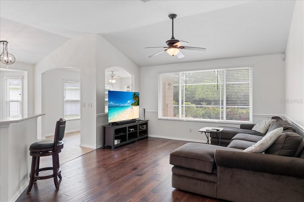 Под контрактом: $499,900 (3 спален, 2 ванн, 1753 Квадратных фут)