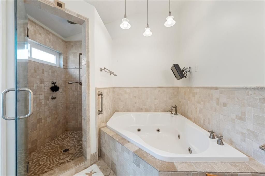 Под контрактом: $499,900 (3 спален, 2 ванн, 1753 Квадратных фут)