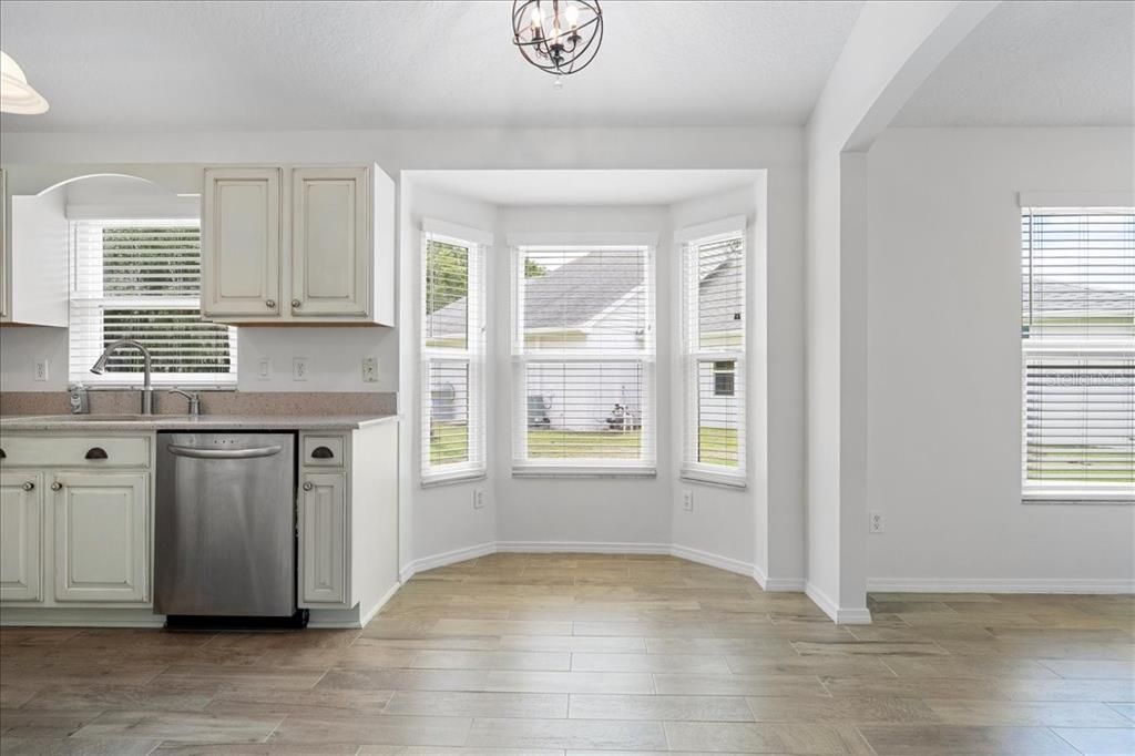 Под контрактом: $499,900 (3 спален, 2 ванн, 1753 Квадратных фут)