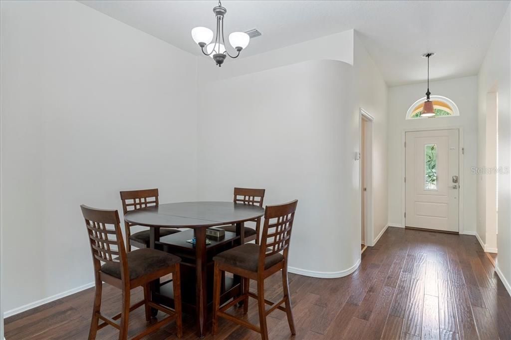 Под контрактом: $499,900 (3 спален, 2 ванн, 1753 Квадратных фут)