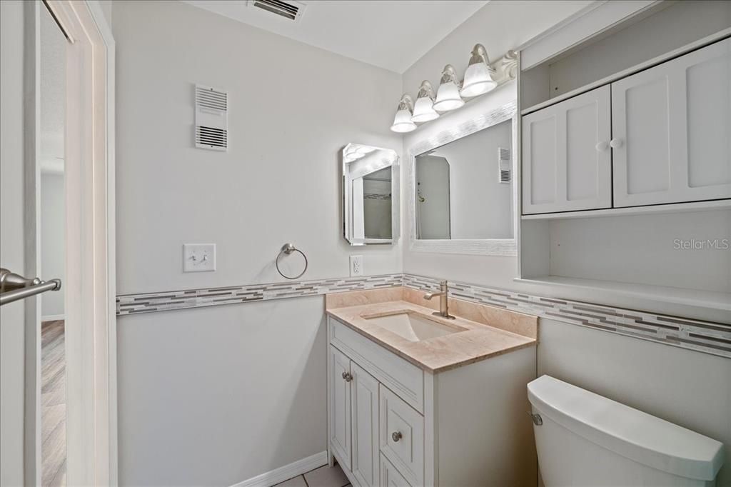 Под контрактом: $179,900 (2 спален, 2 ванн, 1100 Квадратных фут)