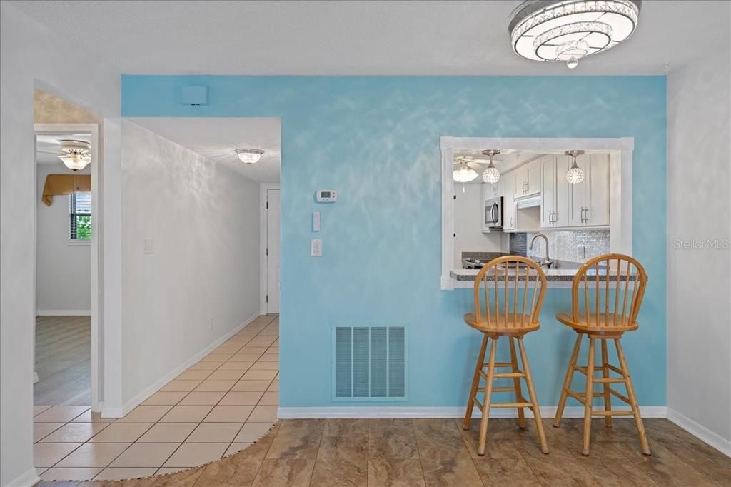 Под контрактом: $179,900 (2 спален, 2 ванн, 1100 Квадратных фут)