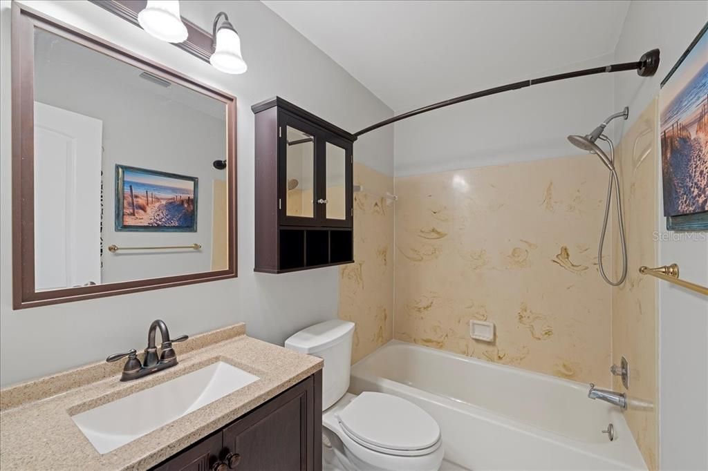 Под контрактом: $179,900 (2 спален, 2 ванн, 1100 Квадратных фут)