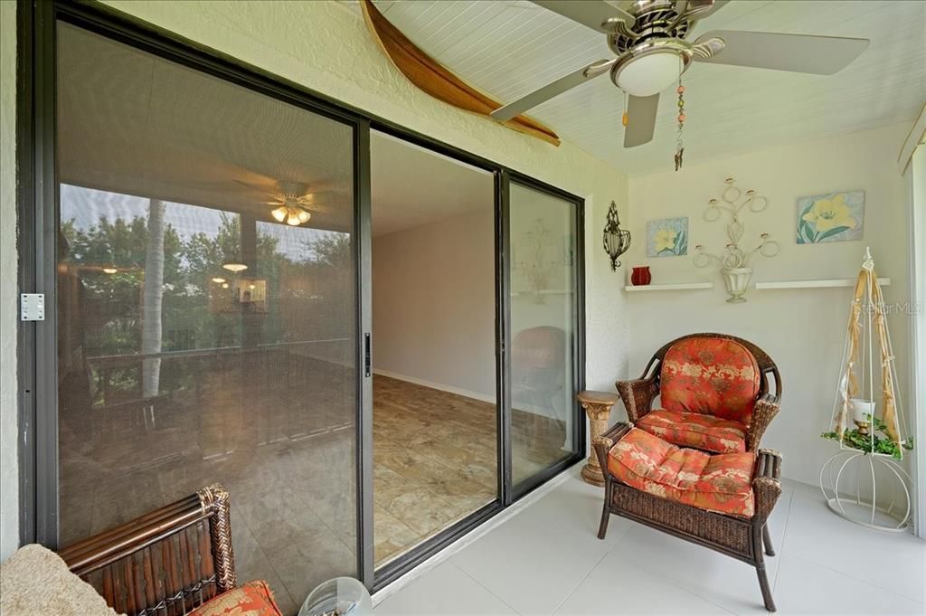 Под контрактом: $179,900 (2 спален, 2 ванн, 1100 Квадратных фут)