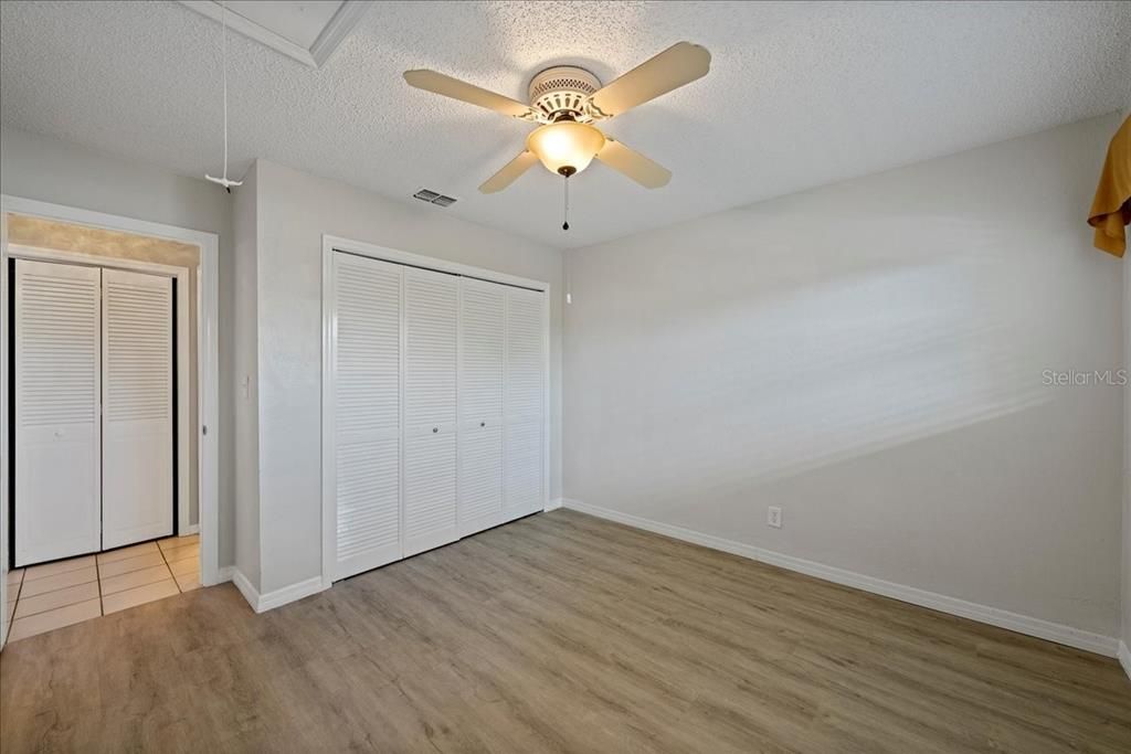 Под контрактом: $179,900 (2 спален, 2 ванн, 1100 Квадратных фут)