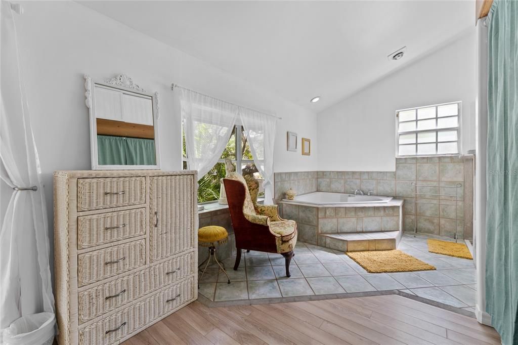 出租: $3,500 (3 贝兹, 2 浴室, 1760 平方英尺)