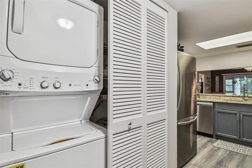 На продажу: $169,000 (2 спален, 2 ванн, 956 Квадратных фут)