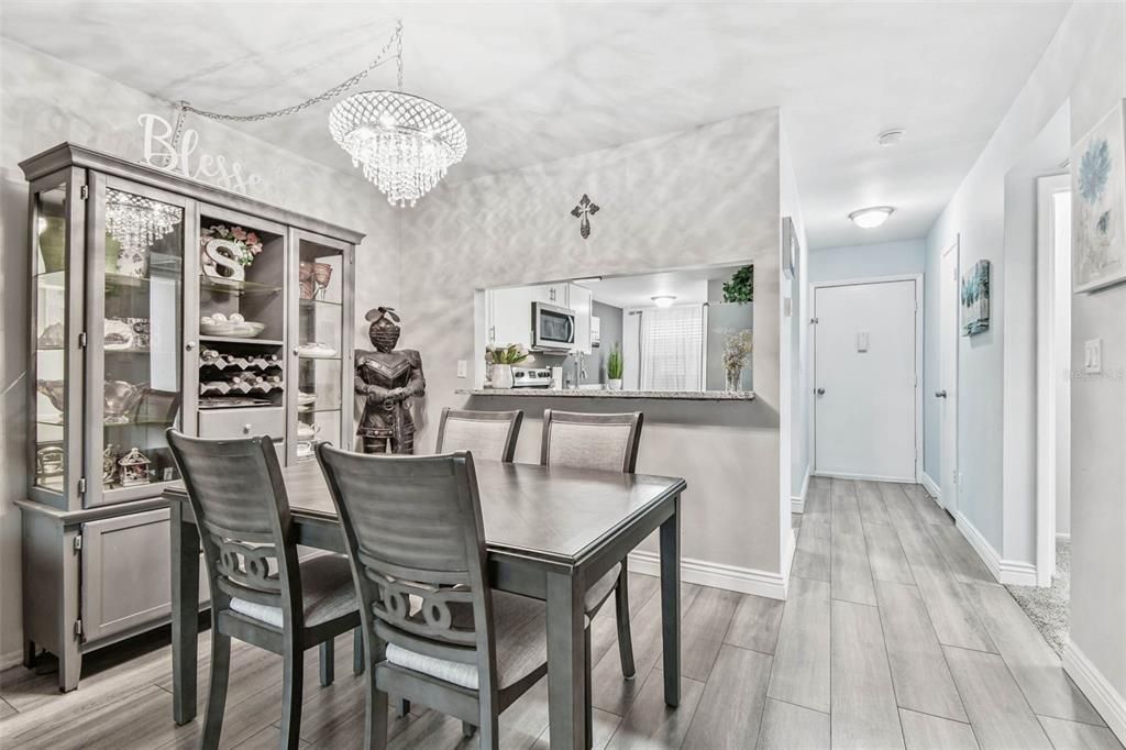 На продажу: $169,000 (2 спален, 2 ванн, 956 Квадратных фут)