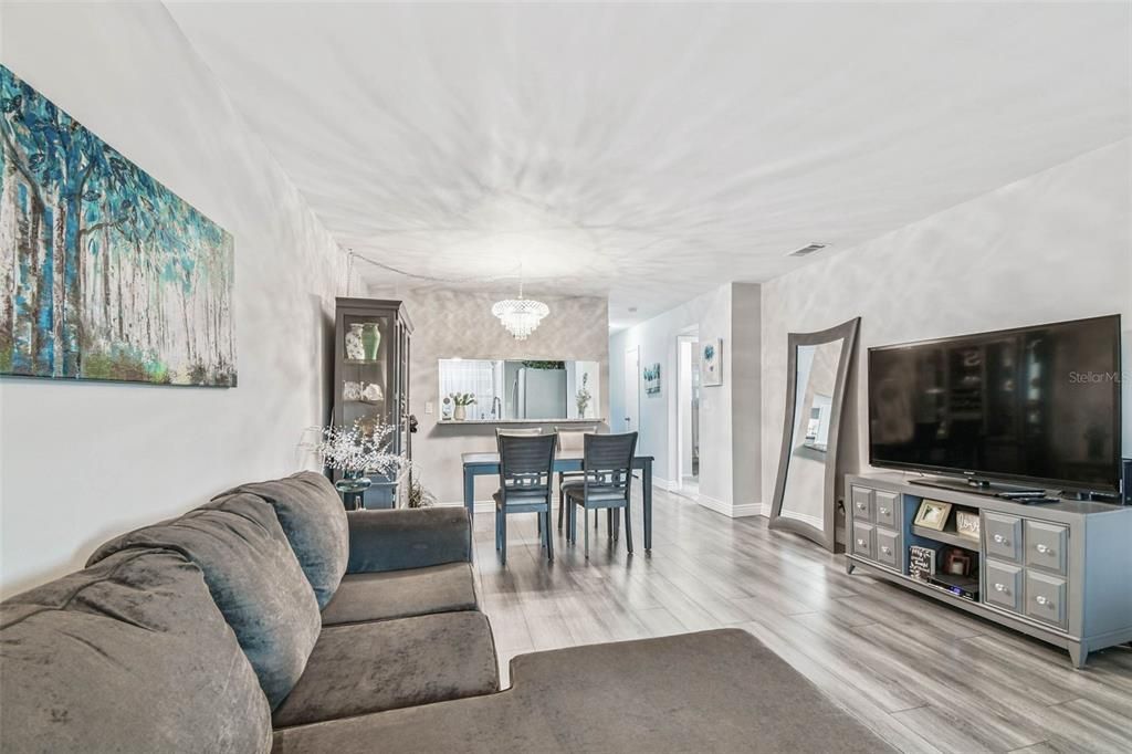 На продажу: $169,000 (2 спален, 2 ванн, 956 Квадратных фут)