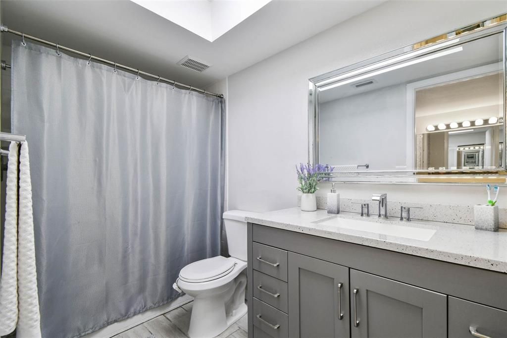 На продажу: $169,000 (2 спален, 2 ванн, 956 Квадратных фут)