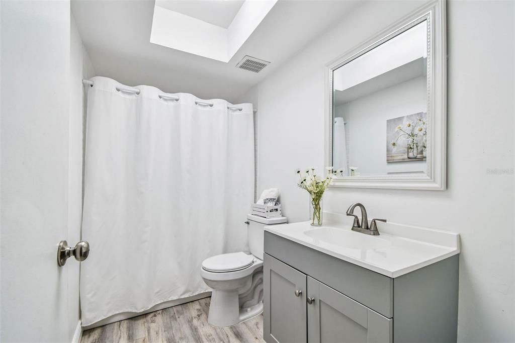 На продажу: $169,000 (2 спален, 2 ванн, 956 Квадратных фут)