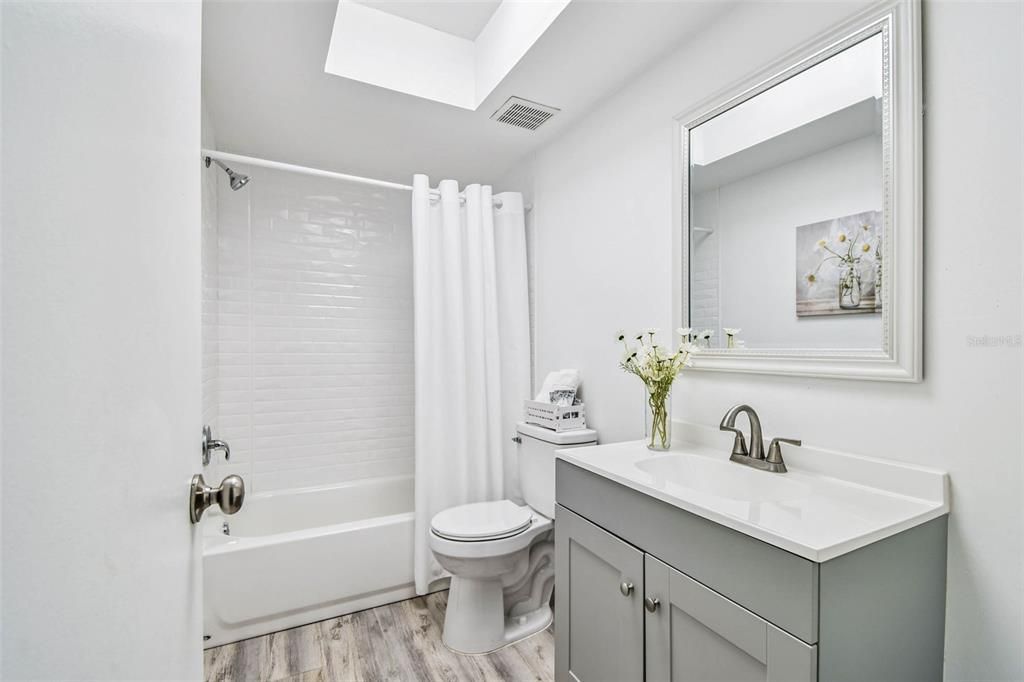 На продажу: $169,000 (2 спален, 2 ванн, 956 Квадратных фут)