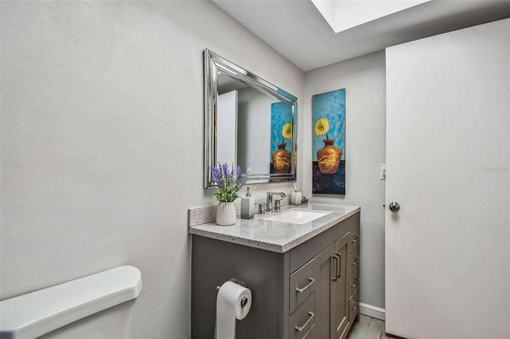 На продажу: $169,000 (2 спален, 2 ванн, 956 Квадратных фут)