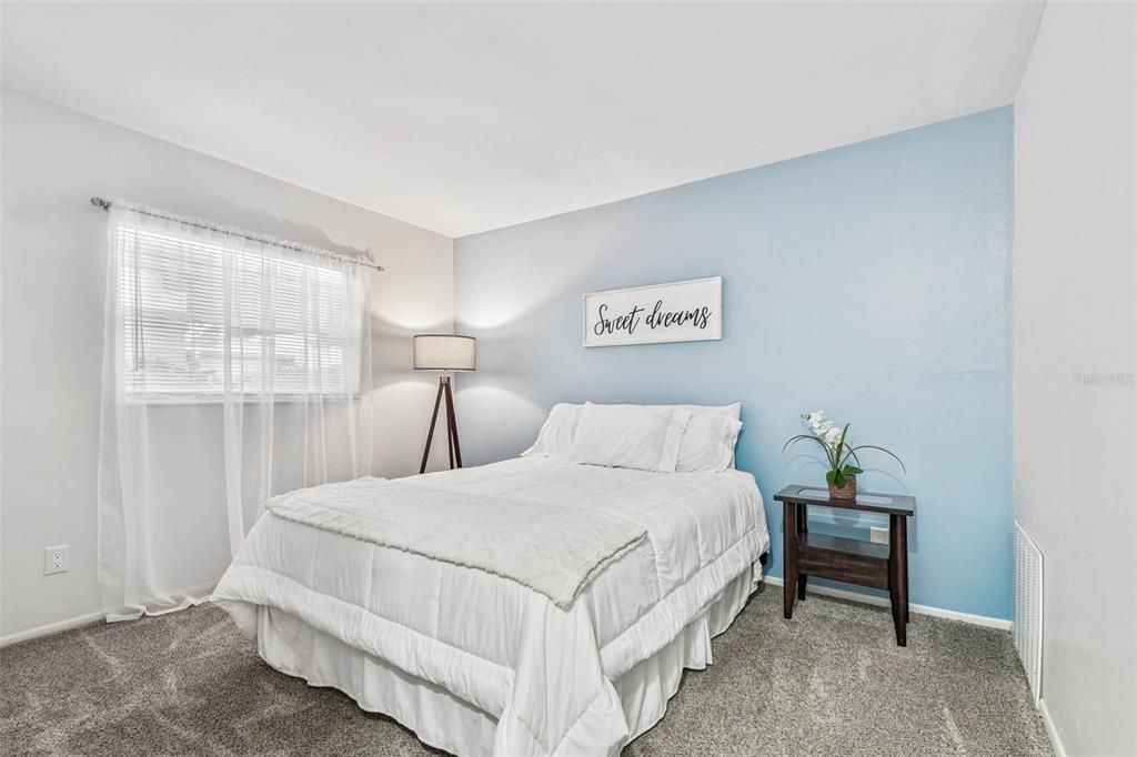 На продажу: $169,000 (2 спален, 2 ванн, 956 Квадратных фут)