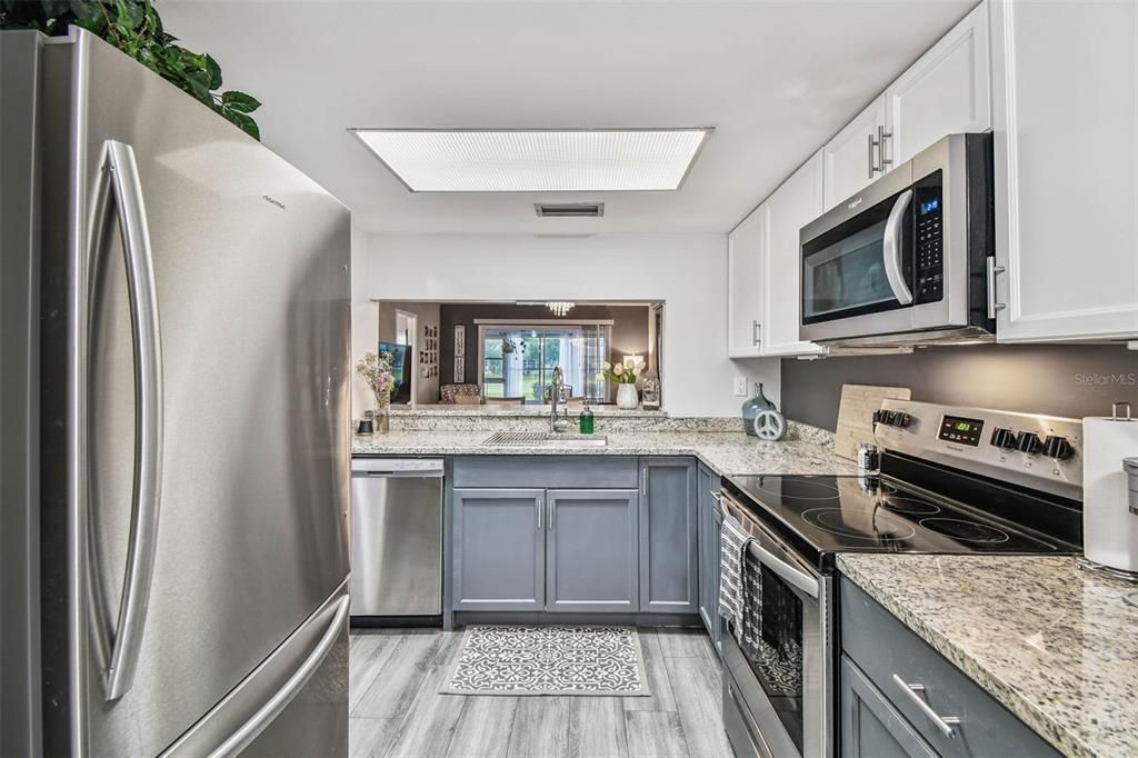 На продажу: $169,000 (2 спален, 2 ванн, 956 Квадратных фут)