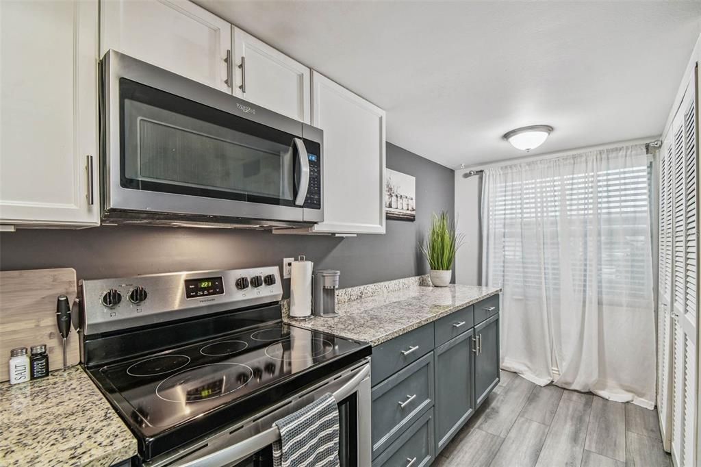 На продажу: $169,000 (2 спален, 2 ванн, 956 Квадратных фут)