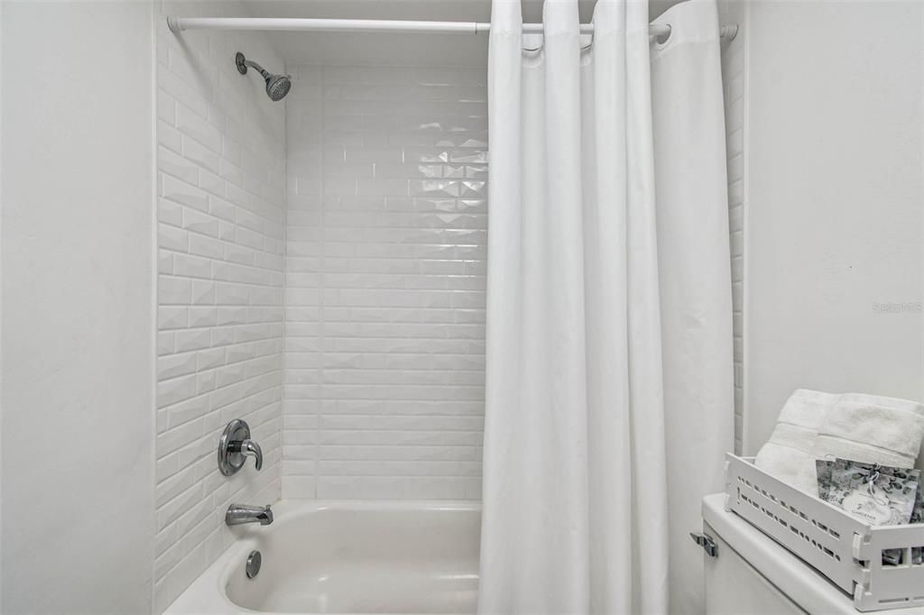 На продажу: $169,000 (2 спален, 2 ванн, 956 Квадратных фут)