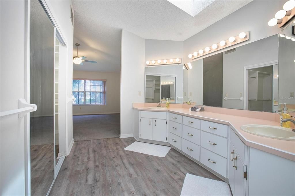 En Venta: $479,000 (4 camas, 3 baños, 2533 Pies cuadrados)