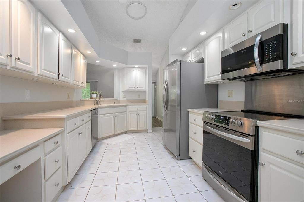 En Venta: $479,000 (4 camas, 3 baños, 2533 Pies cuadrados)