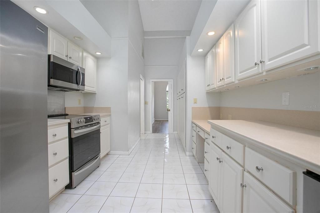 En Venta: $479,000 (4 camas, 3 baños, 2533 Pies cuadrados)