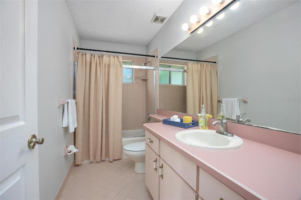 En Venta: $479,000 (4 camas, 3 baños, 2533 Pies cuadrados)