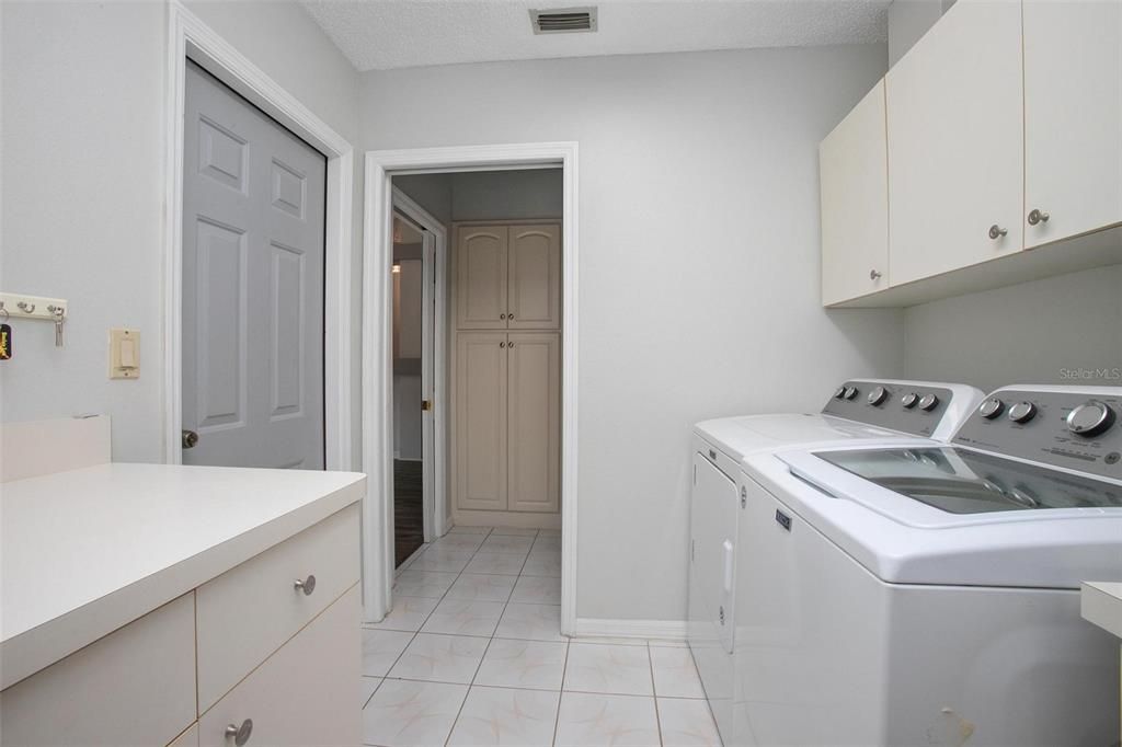 En Venta: $479,000 (4 camas, 3 baños, 2533 Pies cuadrados)