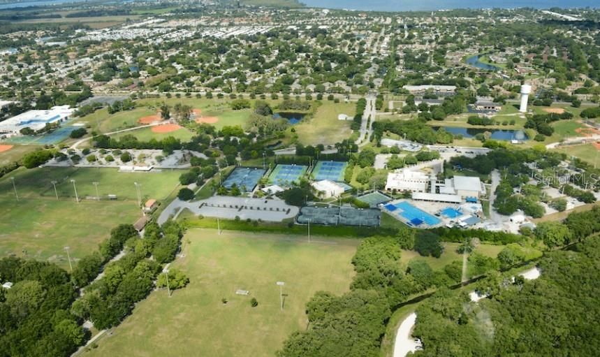 Под контрактом: $459,900 (3 спален, 2 ванн, 2036 Квадратных фут)