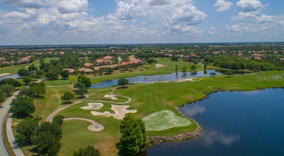 Под контрактом: $459,900 (3 спален, 2 ванн, 2036 Квадратных фут)