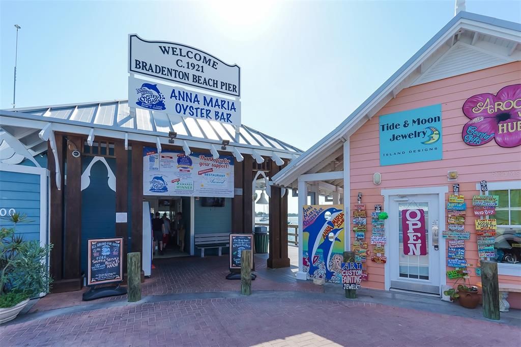 Под контрактом: $459,900 (3 спален, 2 ванн, 2036 Квадратных фут)