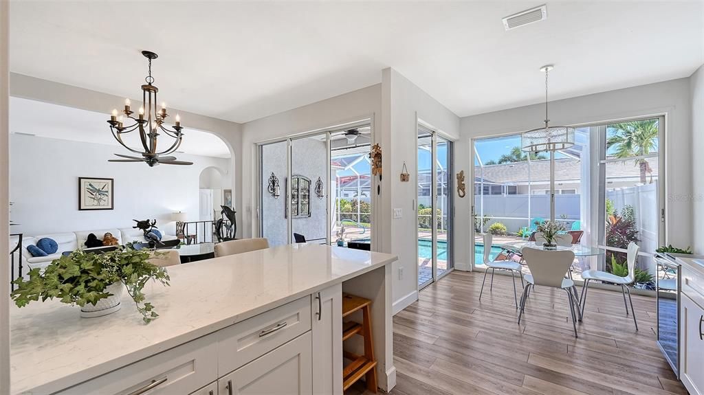 Под контрактом: $459,900 (3 спален, 2 ванн, 2036 Квадратных фут)