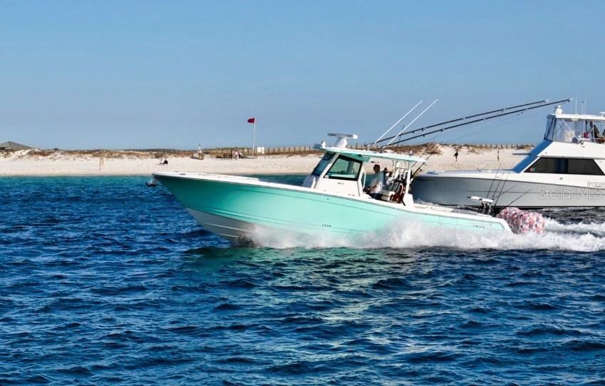 Под контрактом: $459,900 (3 спален, 2 ванн, 2036 Квадратных фут)