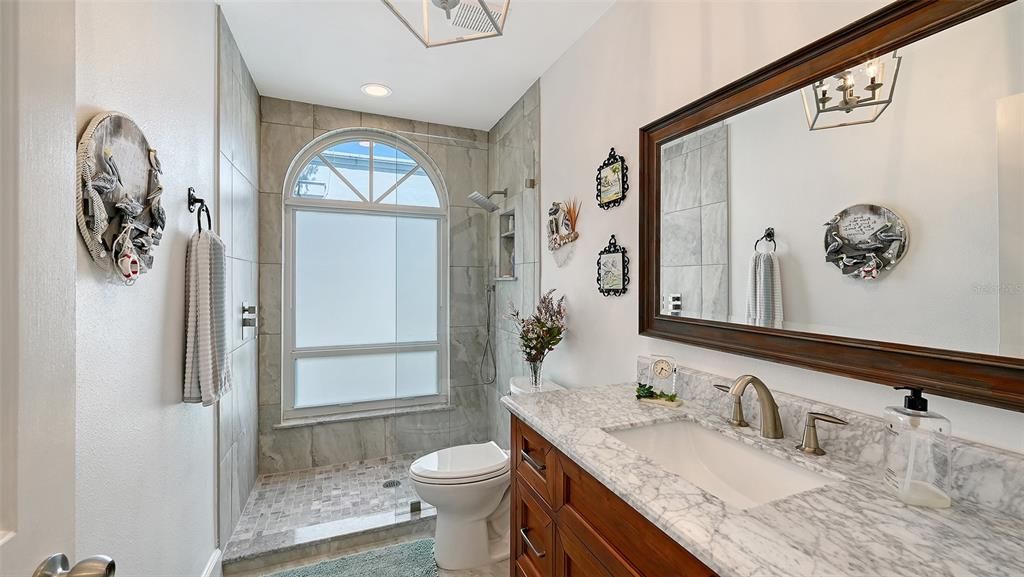 Под контрактом: $459,900 (3 спален, 2 ванн, 2036 Квадратных фут)